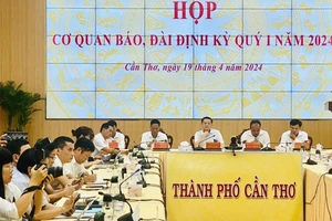 Quang cảnh buổi họp báo sáng 19-4, tại UBND TP Cần Thơ