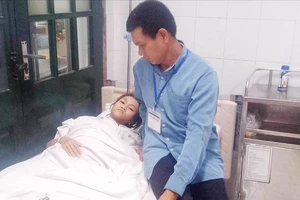 Trao 16 triệu đồng giúp 2 trường hợp gặp tai nạn ở Hà Tĩnh