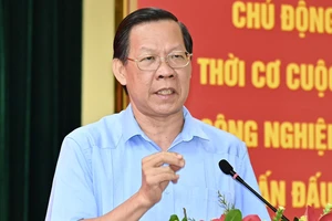 Đồng chí Phan Văn Mãi: Sửa chữa chợ Bến Thành không chỉ để bán hàng