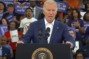 Tổng thống Mỹ Joe Biden phát biểu trước các cử tri ủng hộ ông ở thành phố Detroit, bang Michigan. Ảnh: Truyền hình MSNBC