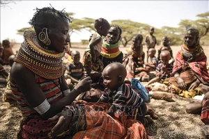 Trẻ em Kenya ở làng Purapul thuộc Marsabit. Ảnh: AFP/TTXVN