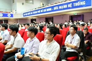 Tân sinh viên Đại học Quốc gia TPHCM dự lễ khai khóa năm học 2024-2025