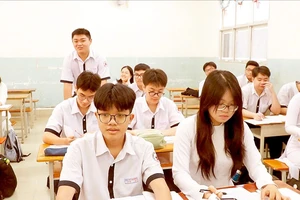 Đổi mới kiểm tra, đánh giá học sinh: Cần thiết nhưng cần lộ trình rõ ràng