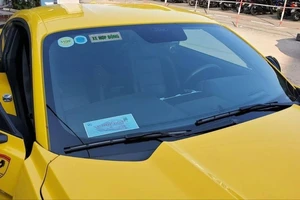 Xe ô tô kinh doanh vận tải hành khách bằng taxi phải có phù hiệu "XE TAXI"