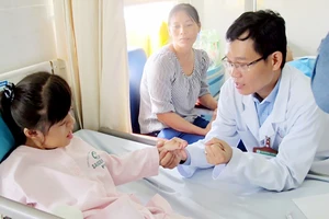 Bác sĩ Xuân Anh và bé Minh Anh