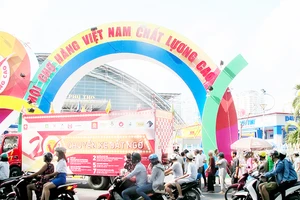 Mua sắm hàng hóa chất lượng với giá đặc biệt tại Hội chợ Hàng Việt Nam chất lượng cao