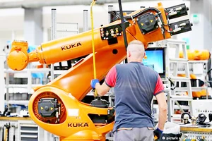 Công ty sản xuất robot công nghiệp Kuka, bài học đau đớn của Đức
