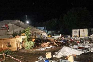 Hiện trường vụ tai nạn sập lều khu cắm trại ở Sankt Johann am Walde. Ảnh: TTXVN