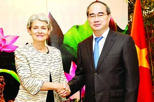 Bí thư Thành ủy TPHCM Nguyễn Thiện Nhân tiếp Tổng Giám đốc UNESCO Irina Bokova . Ảnh: VIỆT DŨNG 