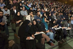 Iran cấm giáo viên xấu xí 
