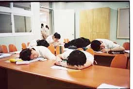 40% trẻ em Việt Nam thiếu ngủ do học quá nhiều