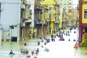 Bão Irma tấn công thành phố Havana (Cuba)