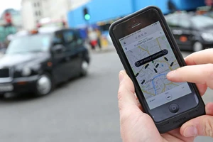 ​ Sở Giao thông London không gia hạn giấy phép Uber hết hạn ngày 30-9-2017 với lý do hoạt động của Uber gây nguy hiểm cho an toàn công cộng. Ảnh: BLOOMBERG