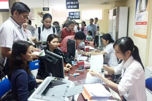 Người dân đăng ký nhận kết quả cấp hộ chiếu qua bưu điện