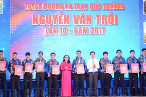 Lãnh đạo TPHCM và Thành đoàn biểu dương các gương thanh niên công nhân đạt giải thưởng Nguyễn Văn Trỗi lần 10