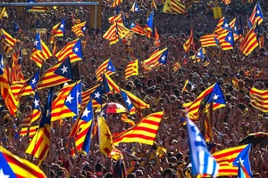 Tây Ban Nha sẽ giải tán chính quyền Catalonia