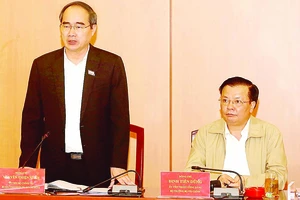 Bí thư Thành ủy TPHCM Nguyễn Thiện Nhân và Bộ trưởng Bộ Tài chính Đinh Tiến Dũng chủ trì cuộc làm việc giữa Thành ủy, UBND và Đoàn đại biểu Quốc hội TPHCM với Bộ Tài Chính