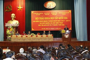 Đồng chí Võ Văn Thưởng, Ủy viên Bộ Chính trị, Bí thư Trung ương Đảng, Trưởng Ban Tuyên giáo Trung ương đến dự và phát biểu tại hội thảo