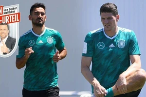 Gundogan (trái) và Gomez (phải) sẽ giúp cho Đức thắng Thụy Điển?