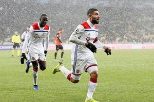 Nabil Fekir mang về suất vào vòng knock-out cho Lyon