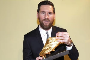Thảm bại Anfield khiến Messi quên Chiếc giày vàng