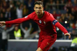 Cristiano Ronaldo ghi hattrick trong trận bán kết