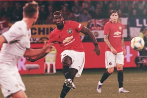 Paul Pogba vẫn chơi đẳng cấp tring trận thắng Leeds Unted 4-0 ở Perth.