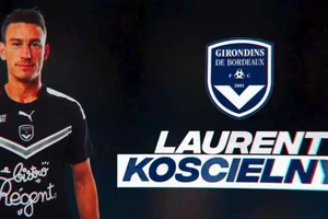 Koscielny trong mau áo Bordeaux