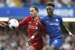 Nhóc Chelsea Abraham gọi Van Dijk là “quái thú”