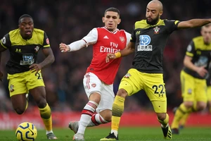 Arsenal - Southampton 2-2: Lacazette cứu nguy Pháo thủ phút 90+6