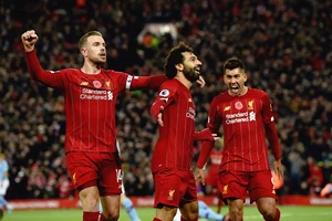 Liverpool - Brighton 2-0: Sát thủ Van Dijk giúp Liverpool bứt xa Man City 11 điểm