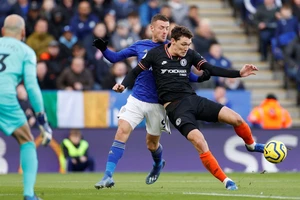 Leicester - Chelsea 2-2: Rudiger ghi cú đúp gỡ hòa sau sai lầm của Caballero