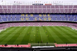 Camp Nou có thể 'đóng kín cửa' cho đến tháng 2