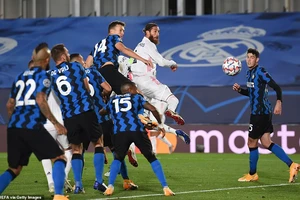 Sergio Ramos ghi bàn trong cuộc rượt đuổi tỷ số với Inter Milan
