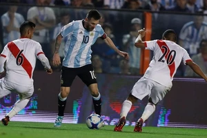 Leo Messi dẫn dắt Argentina vượt qua Peru ổ Lima