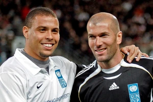 Ronaldo Nazario và Zinedine Zidanbe