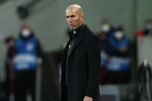 Zidane ra đi vì Chủ tịch Florentina Perez không nỗ lực đầu tư xây dựng đội ngũ mới