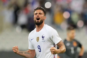 Olivier Giroud giúp tuyển Pháp giành chiến thắng