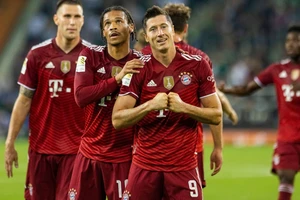 Lewandowski gỡ hòa cho Bayern ở trận ra mắt của tân HLV Nagelsmann