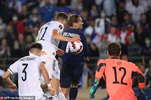 Pha đánh đầu ngược của Antoine Griezmann mang lại bàn gỡ hòa cho tuyển Pháp