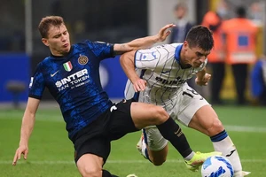 Inter Milan chia điểm với Atalanta