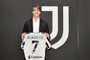 Dusan Vlahovic gkilo71i thiếu chiếc áo số 7 ở Juventus