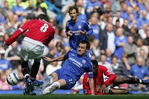 Wayne Rooney thực sự đã làm John Terry chấn thương năm 2006