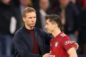 HLV Nagelsmann động viên Robert Lewandowski