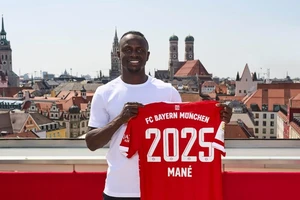 Sadio Mane trình làng chiếc áo Bayern Munich