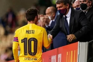 Chủ tịch Barcelona, ​​Joan Laporta và Leo Messi