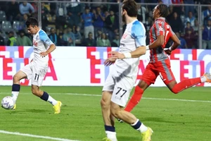 Lozano ghi bàn cho Napoli