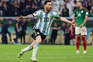 Messi ăn mừng bàn thắng quý giá làm Mexico vỡ trận