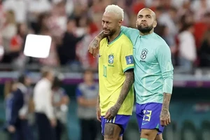 Neymar bật khóc sau khi Brazil bị loại