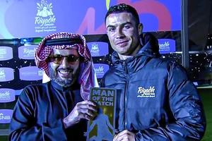 Ronaldo nhận giải thưởng Cầu thủ xuất sắc nhất trận đấu